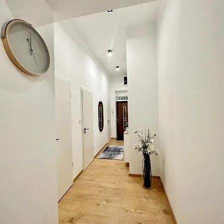 Luxory Design Apartment#bakats#freeparking#8ppl דירה *