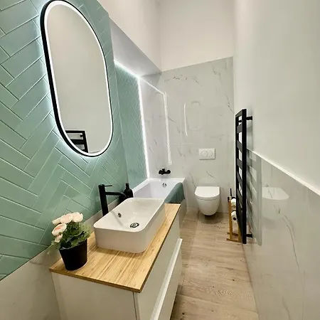 Luxory Design Apartment#bakats#freeparking#8ppl דירה *