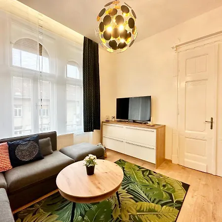 Apartment Bakats House I Freeparking I 8ppl Budapest